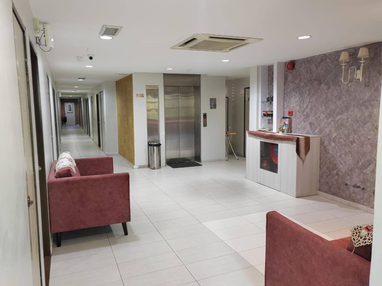 Bg Business Hotel Букит Мертаджам Екстериор снимка